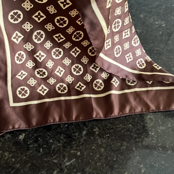 Italian Twilly scarf - Picture 3 of 8